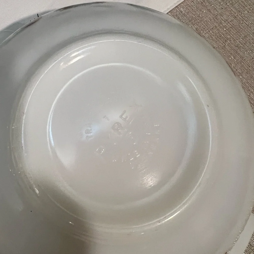 Vintage White Pyrex federal Americana Bowl
Farmhouse - Picture 5 of 7